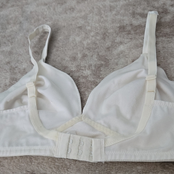 Natori White Triangle Bra Intimates & Sleepwear Size 38C - Picture 3 of 5